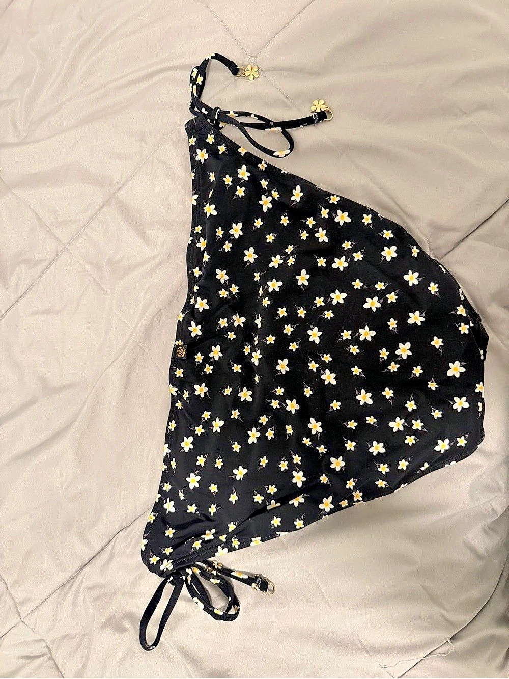 La Vie en Rose Floral One Piece in Black & White Size Large NWT
